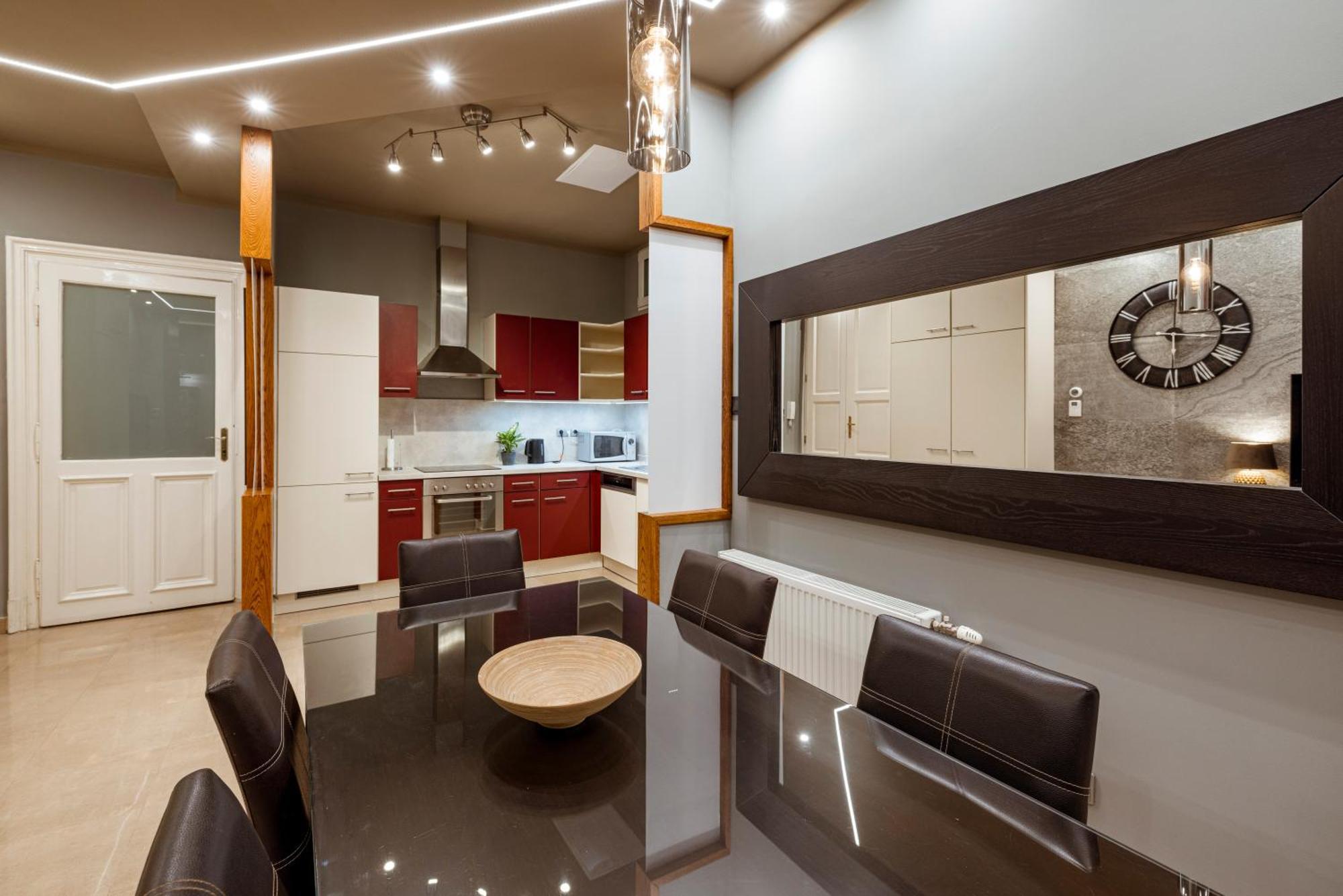 Апартаменты Andrassy Avenue 24 De Lux *
