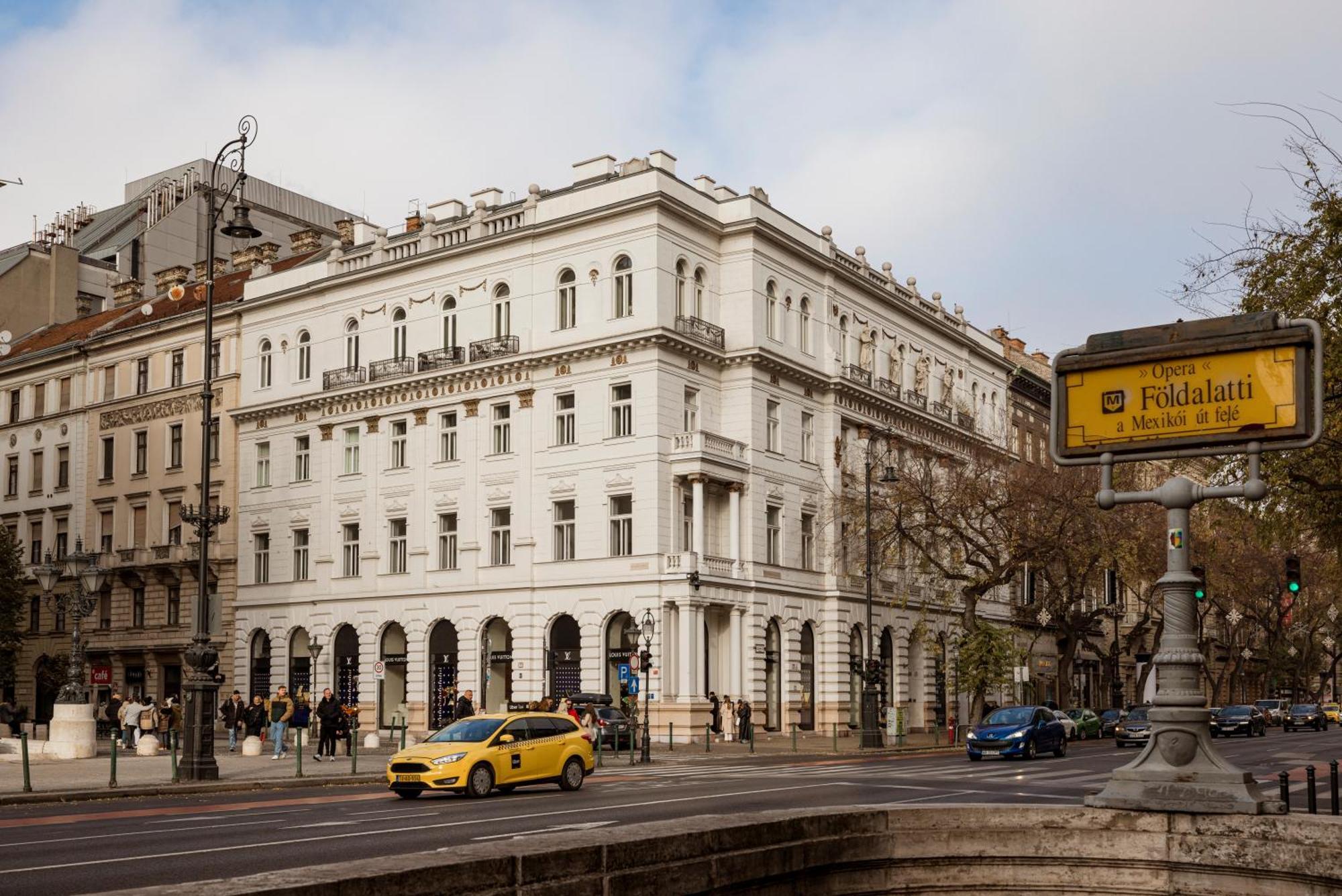 Апартаменты Andrassy Avenue 24 De Lux